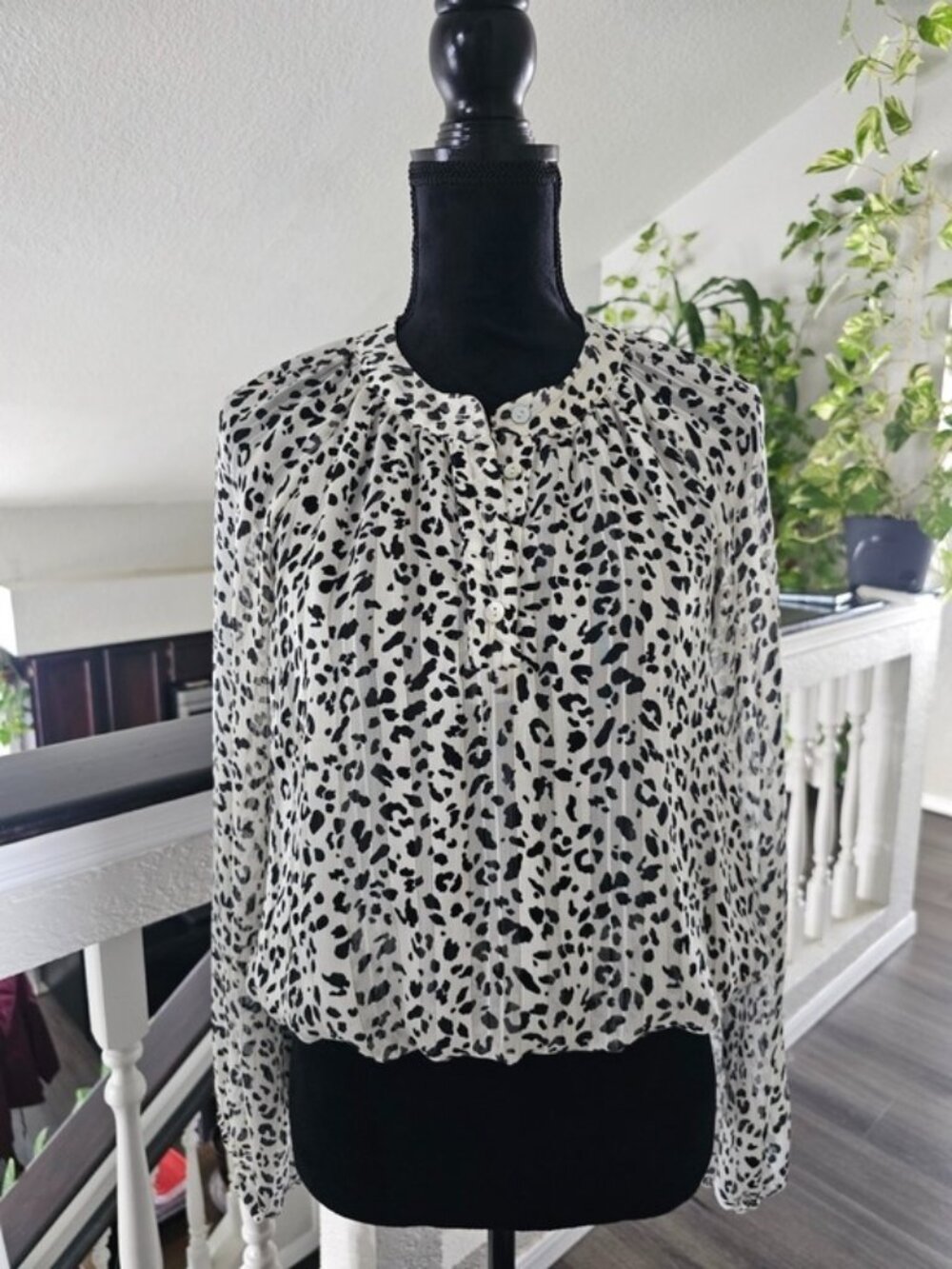 Size S Women's Black and White Leopard Print Blouse